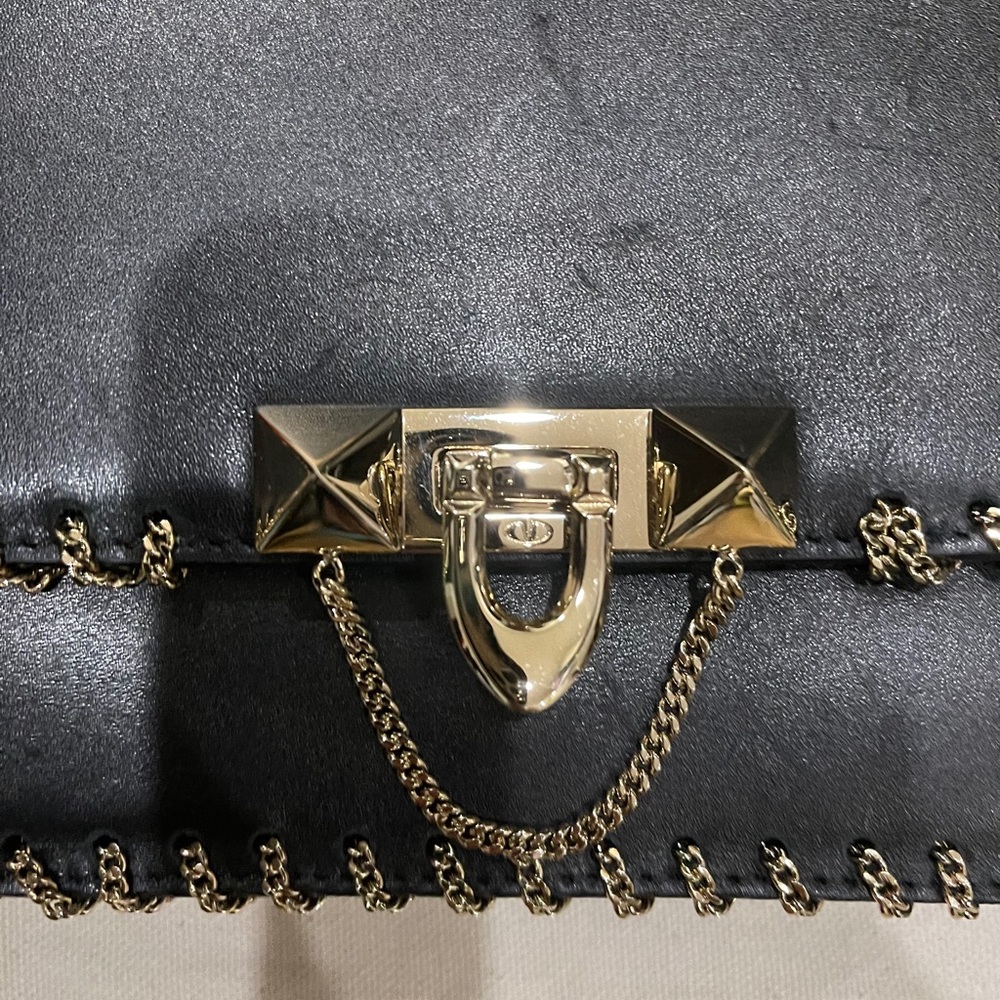 Valentino Black Leather crossbody or shoulder bag. - Picture 5 of 8
